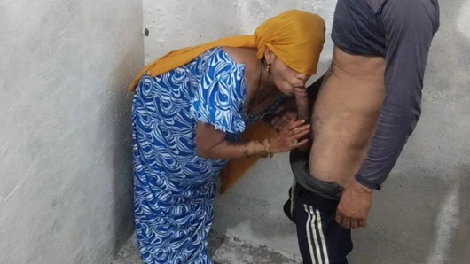 Hot Desi Bhabhi Gand Chudwati Hai