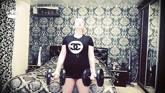 Biceps meydan okuması için 101 ağırlık kaldırma tekrarları!