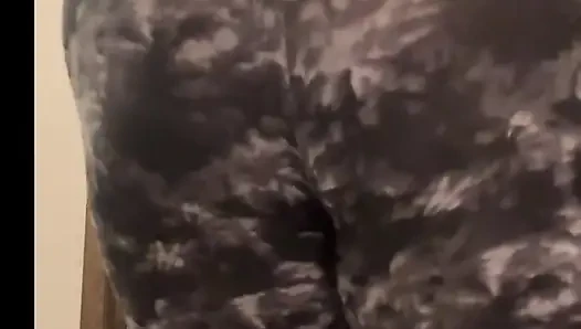 Tayt osuruk derlemesi 2: gazlı iri güzel kız bella blast tarafından dar pantolonunu yırtıyor
