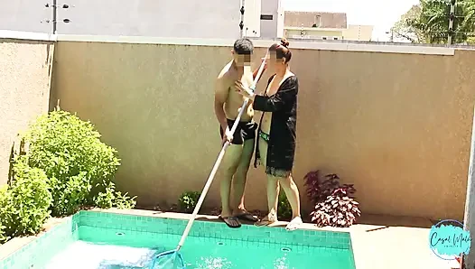Atrapé a mi esposa follando con el chico que limpia la piscina