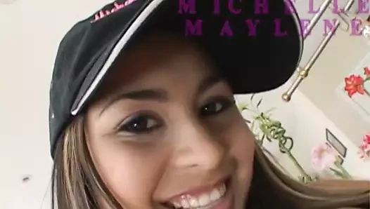 Olgun adam evde esmer genç kızın dar yerini sikiyor