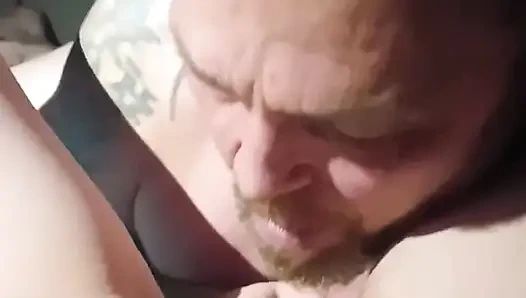 Saten kadın jrock'un o amcığı yemesine bayılıyor