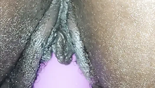 Kahverengi şekerle oynuyor!!