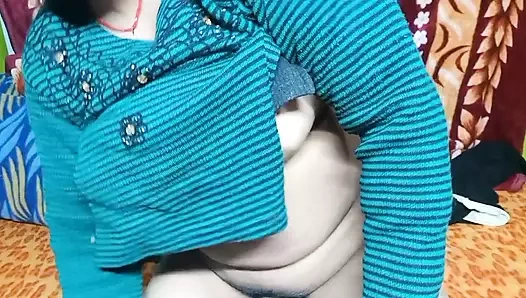 Sandhya kocamın penisini emdi.