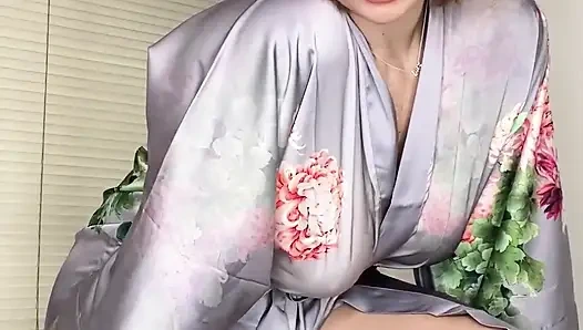 Paige seni odasında külotunu koklarken yakaladı