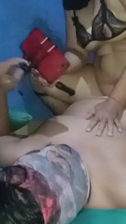 Son bölüm fışkırtana kadar amcığını sikerek orta yaşlı seksi kadını yalıyor ve sikiyor | Klip 1