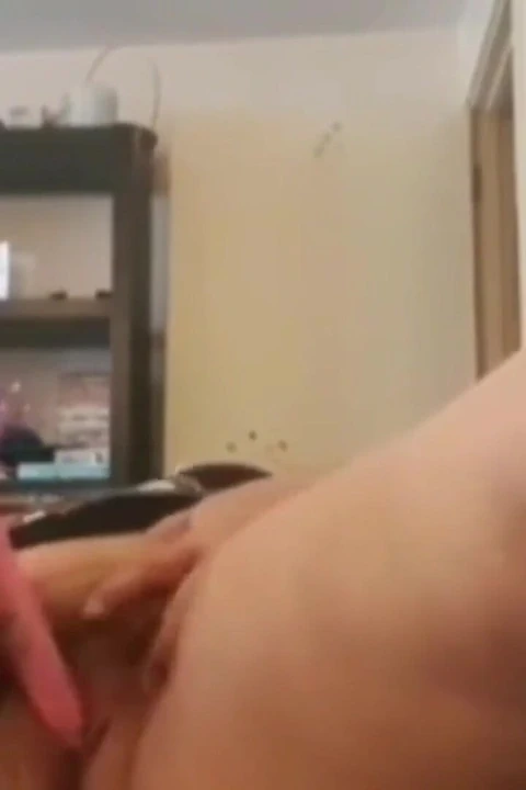 İri güzel kadın göt sallama solo mastürbasyon derlemesi