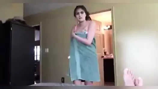 Sıcak üvey kardeş bekaretini kaybetti