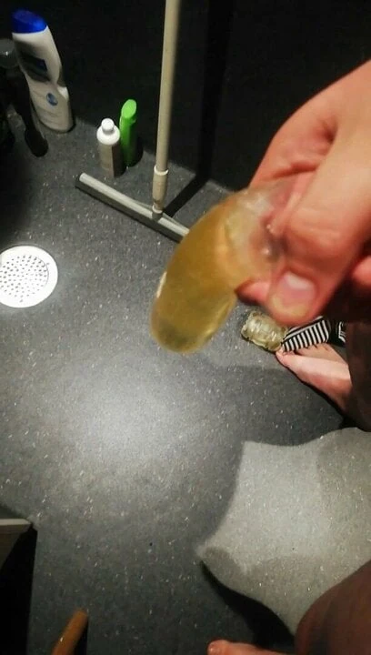 Писсинг в презервативе