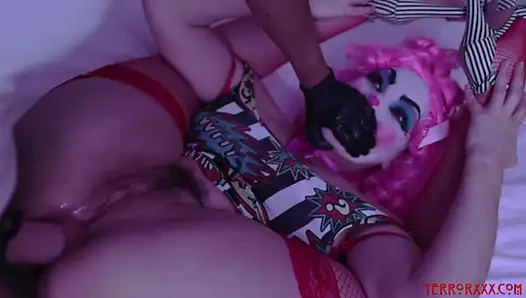 Palyaço kız vahşice eşek becerdin ve usta tarafından eziyet