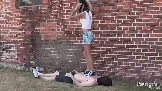 Küstahlık için acı çekti