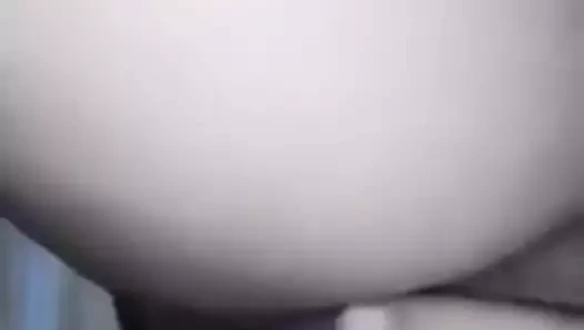 Kız arkadaşımı beceriyorum ve o arkadaşını aldı