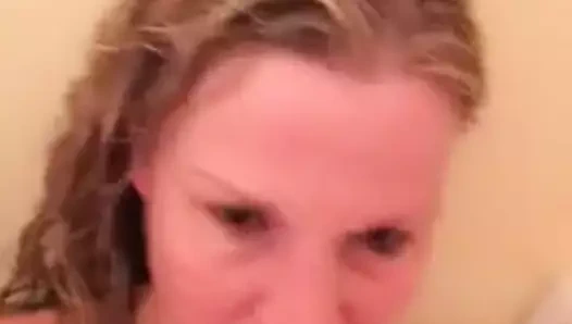 Milf alma bir yüz içinde the duş