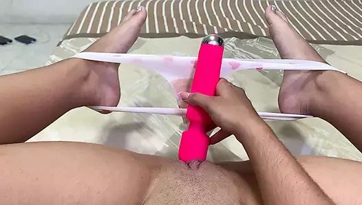 She uses lycra to mark her pussy and has it very tender