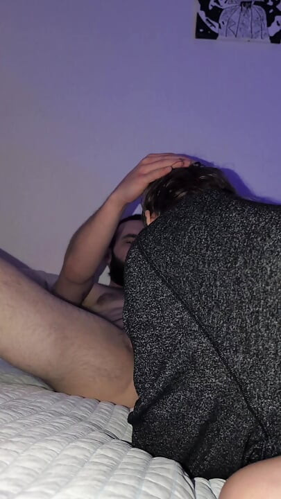 Coupleoffreaks130 amatör çift ateşli evli kadın büyük yarak emiyor ve sonra kadın yarağının her yerine boşalana kadar sıkı amıyla sikişiyor