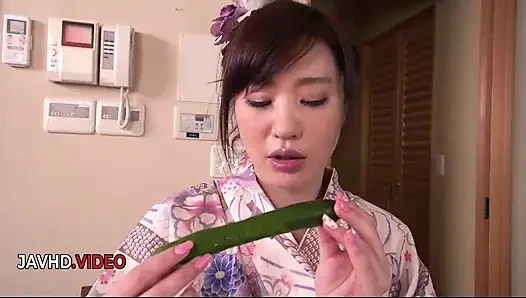 Ryouka Shinoda'nın patlayıcı solo gösterisi: edepsiz dildo macerasında tutkulu orta yaşlı seksi kadın