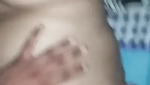 Samael kıyafetlerimi çıkarıp sikini ateşli vajinama koyana kadar Netflix izliyorsun