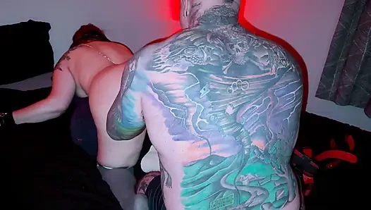 Göt yukarı ve bağlı