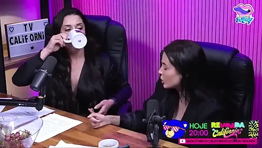 İki ateşli kız edepsizce konuşuyor - bruna carlos ve luciana picchi