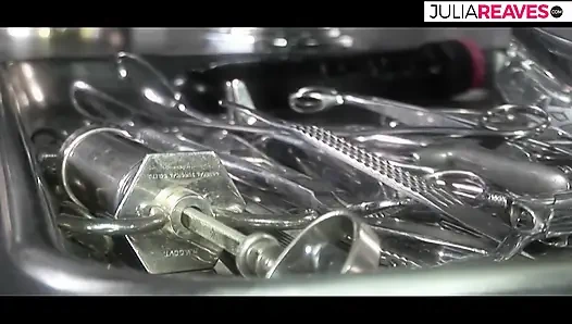 Azgın sürtükler büyük dildolarla birbirlerini sikiyor