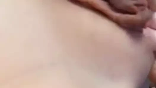 Bu amcığı beğendin mi? Bahse girerim yemek ve sikişmek istersin, çok ıslak