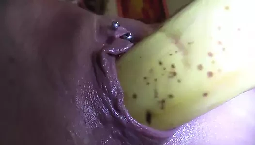 Edepsiz sürtük olgun yumrukluyken elini işiyor