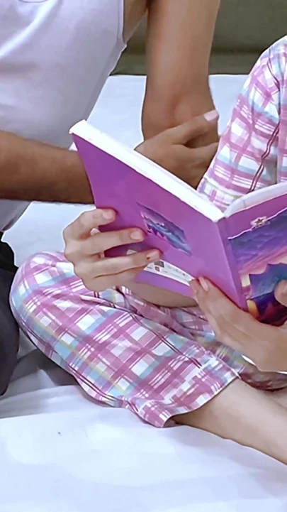 Üvey kız hintçe sesli seks videosunda üvey erkek kardeşi sıkı götlü sınav zamanında baştan çıkarılıyor