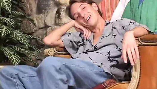 Dik genç gets büyük horoz içinde ona sıkı göt