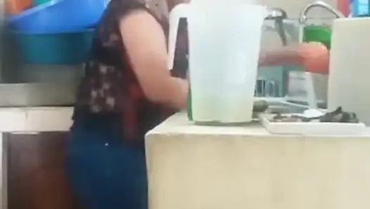 Hizmetçi patronu tarafından sikiliyor, karım neredeyse bizi yakalıyor
