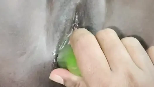 Pati ne mere chut me kheera dalakar chut ko fadkar diya