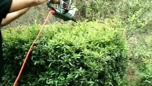 Şişman azgın hatun direğe oturup kontrolü ele aldığında seviyor