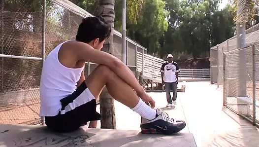 Daha iyi bir şey yok o zaman siyah ve beyaz eşcinsel sert sikişiyor!