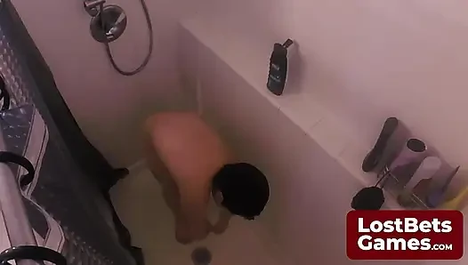 Vücudu tatlı pastayla kaplı striptiz sonu