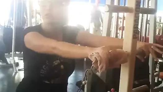 spor salonunda yasemin
