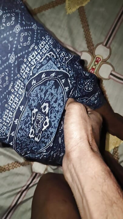 Kayınbiraderi kayınbiraderi kız kardeşini baştan çıkarıyor