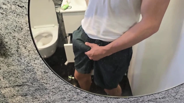 Молодой Папочка Возбуждается По Ночам И Дрочит Свой Длинный Член, Пока Он Не Вытечет