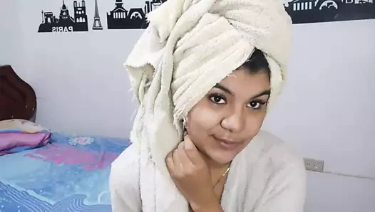 Banyoda büyük götlü latin