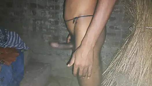 Yaşlı adam yumruğunu yumrukladı ve kremini çıkardı