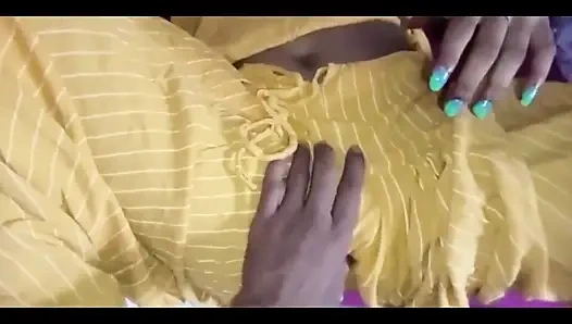 Evde kimse yokken üvey kız kardeşimin amını ilk kez siktim