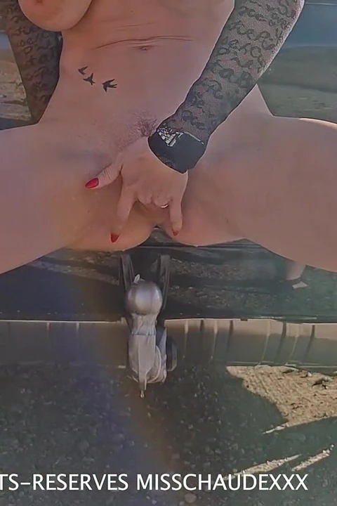 Miss Chaudexxx, Bir Hitch Ball Takıyorum