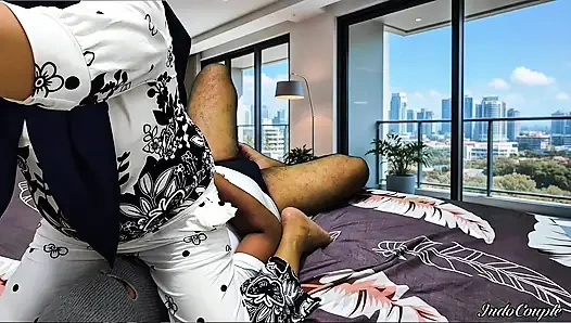 Otur yüzü, berbat pozisyon ve iç çamaşırı: en iyi hakimiyet. Kadın karısı squirt