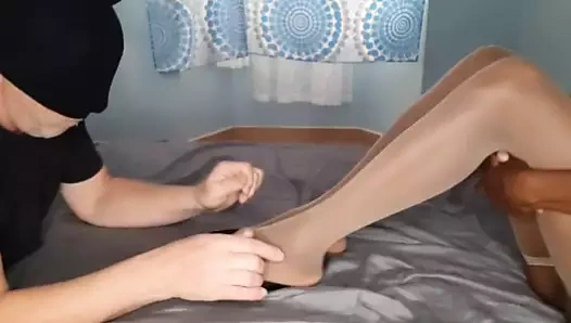 Ayaklarım naylon çorapla kölemi nasıl beslerim