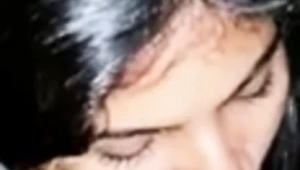 Aunty almak boşalmak üzerinde ona yüz