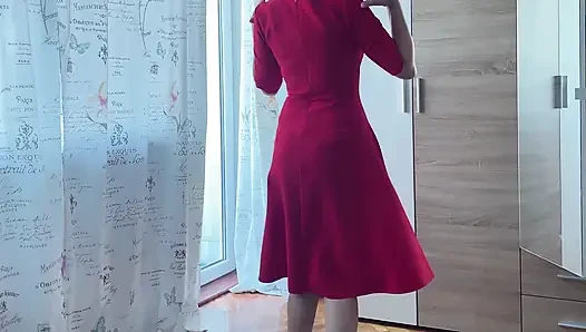 Üvey anne, üvey oğlumdan iç çamaşırı seçiminde yardım ister ve her şey zor bir ilişkiye dönüşür