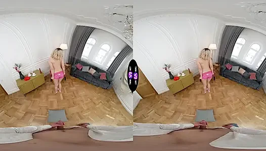 Molly Cute yapay penisi gerçek yarakla karşılaştırıyor ve sonra döl istiyor - teenmegaworld