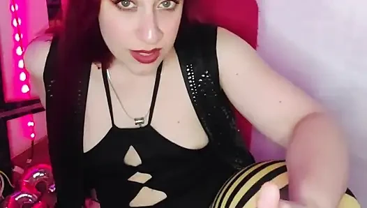 Gauchita arkadaşın seni oyuncak satın almak için seks dükkanına götürüyor