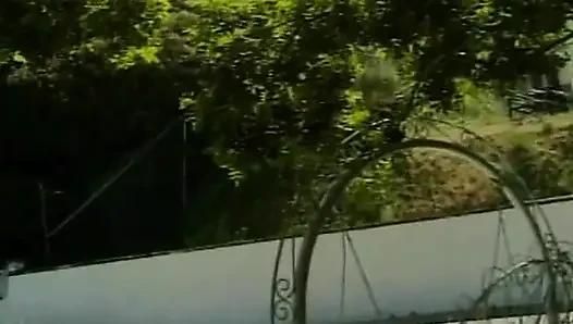 Harika esmer hatun havuz başında yarağa biniyor