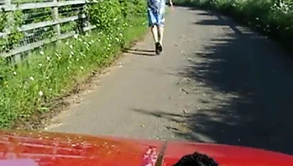 Kırsal kesimde yanıp sönen crossdresser