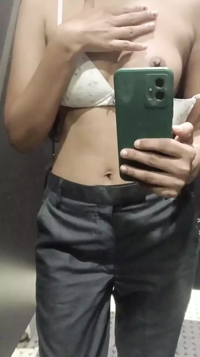 Kızlar sıkı göğüsler, ofis kızı