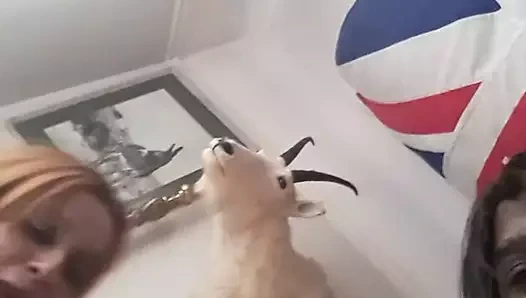 Siyah erkek arkadaşı ile olgun İngiliz sürtük!